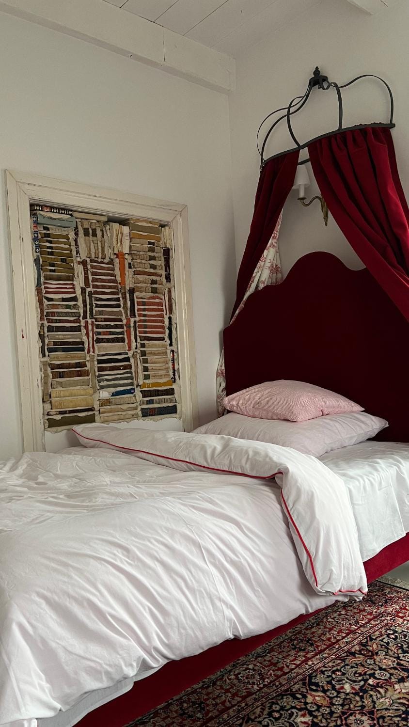 Bed, Photo of the whole room