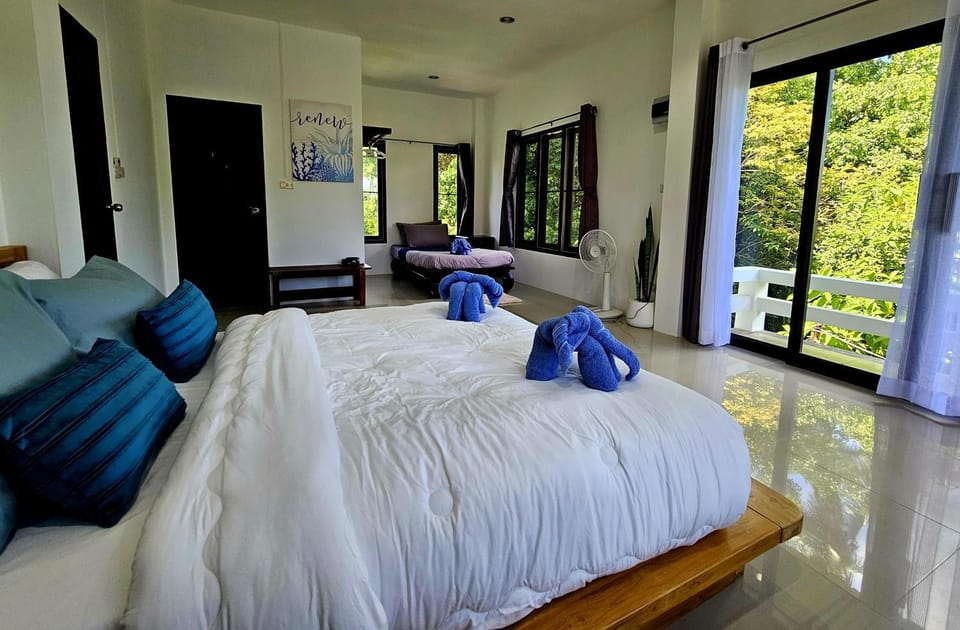 Photo of the whole room, Bedroom