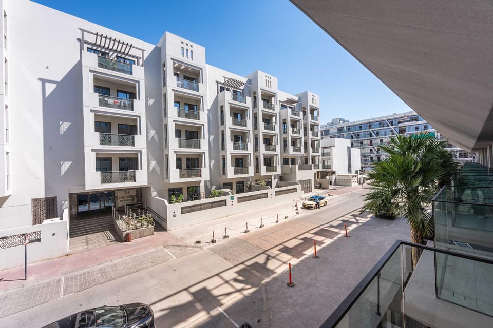 StayShort - Spectacular Getaway in this Studio in The Autograph with Balcony Apartment in Dubai