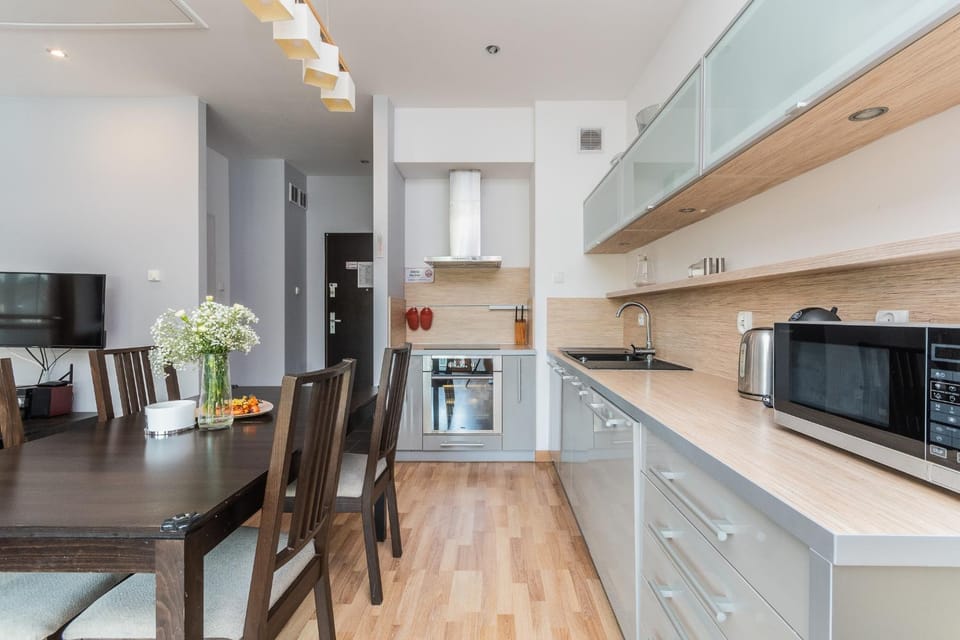 Kitchen or kitchenette, Dining area, oven