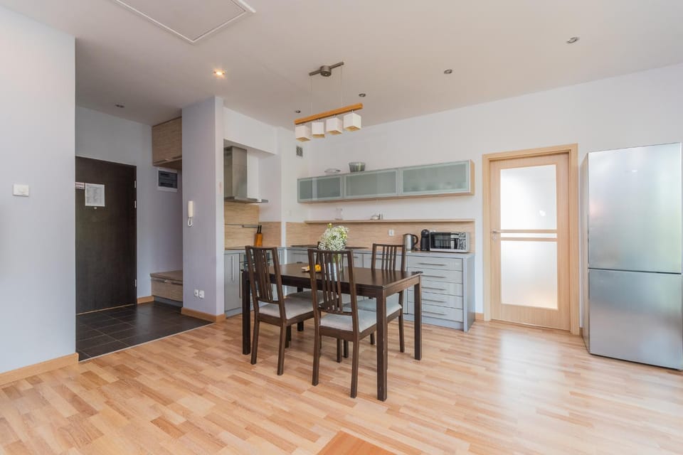 Kitchen or kitchenette, Dining area, oven