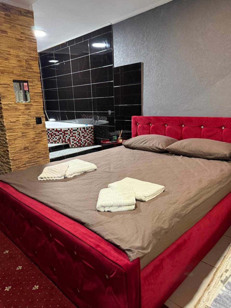 Міні готель THREE KEYS Apartment in Lviv
