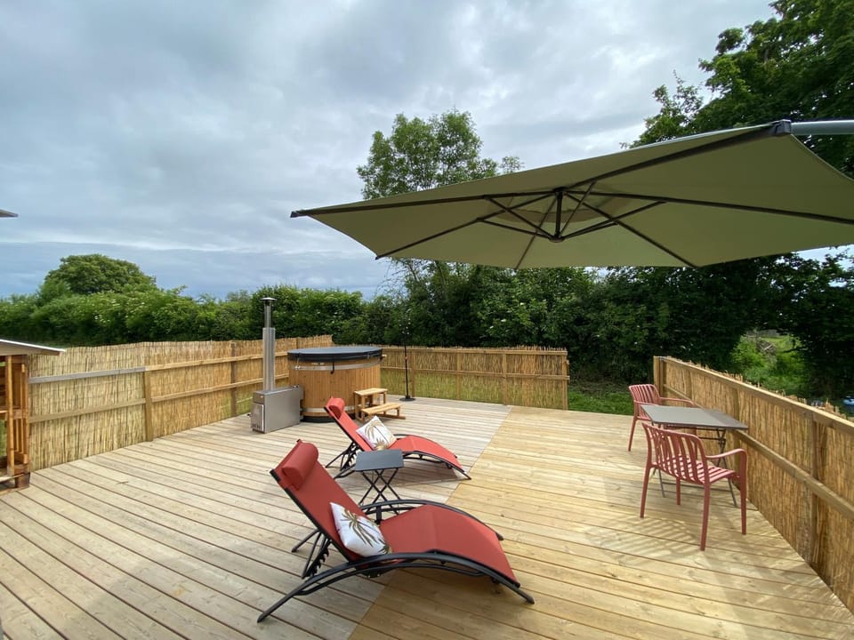 Patio, Natural landscape, sunbed