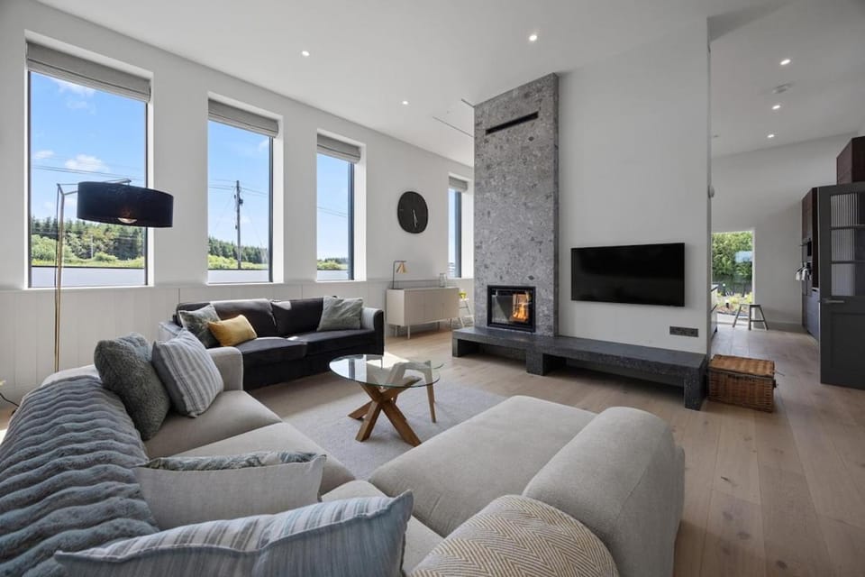 Luxury renovated schoolhouse 15km from Amgen Open, Doonbeg House in County Limerick