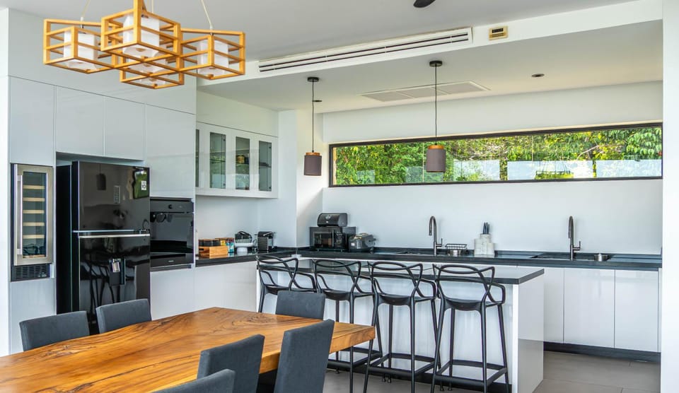 Kitchen or kitchenette, Dining area, minibar