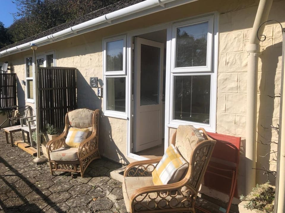 Property building, Seating area