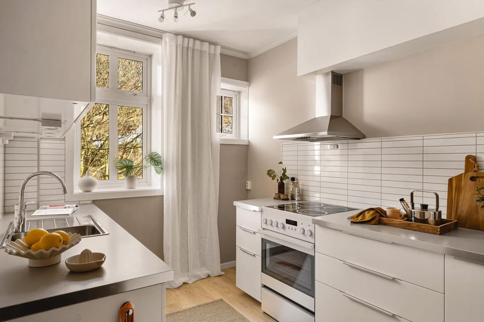 Kitchen or kitchenette, dishwasher, oven, stove