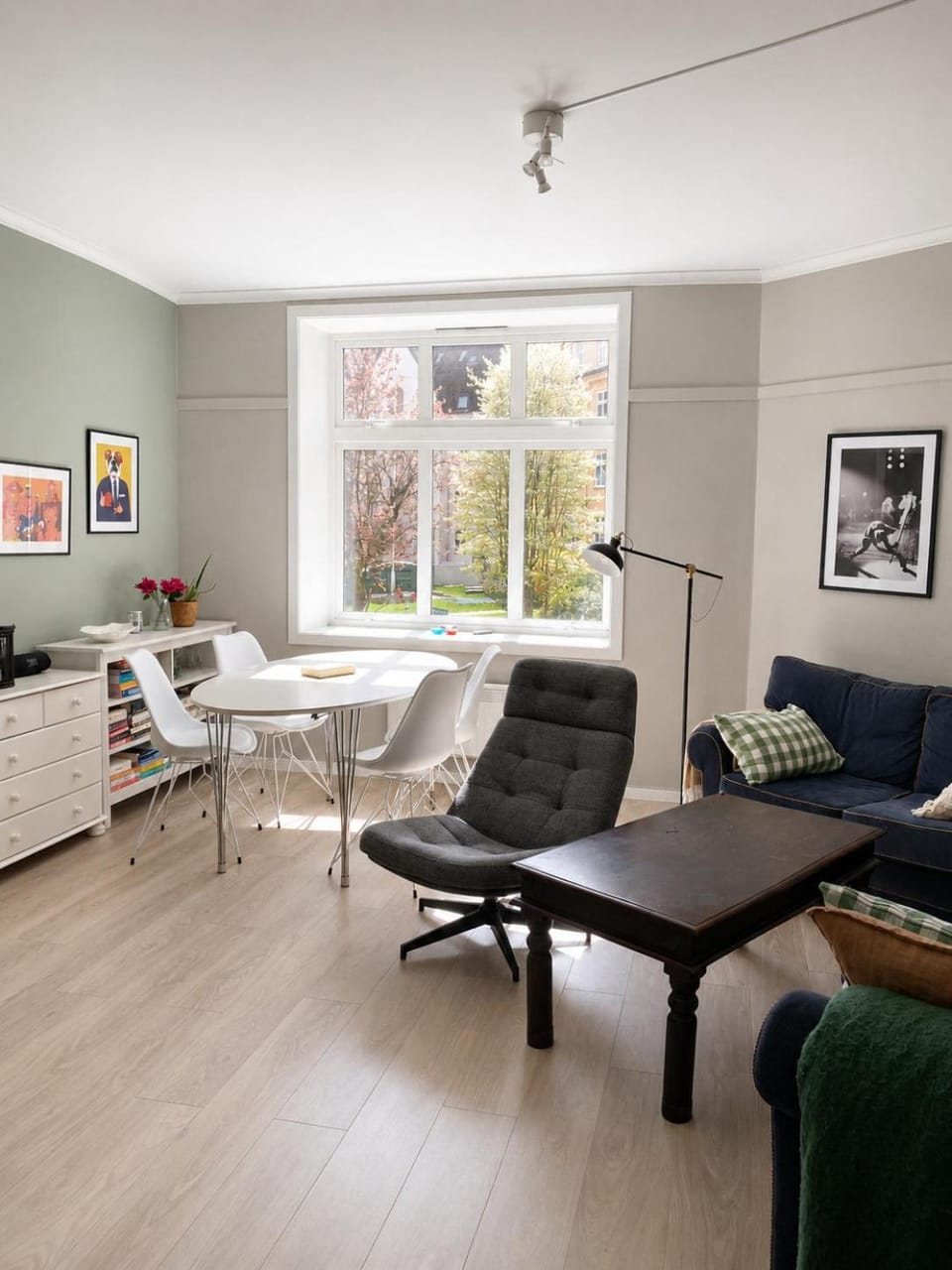 Living room, Seating area, Dining area