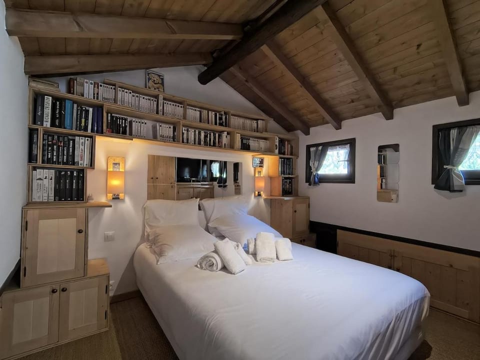 Peace and relaxation in Buggio, surrounded by greenery Apartment in Liguria