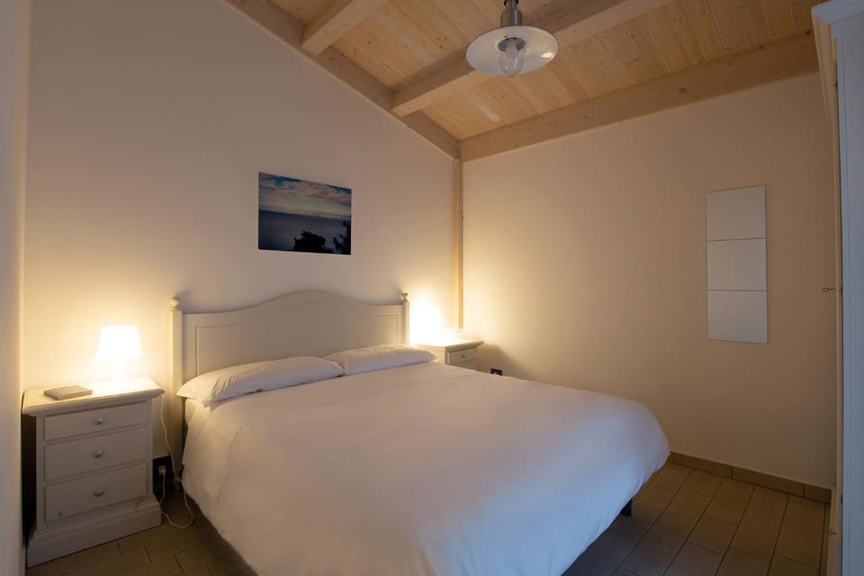 Photo of the whole room, Decorative detail, Bedroom