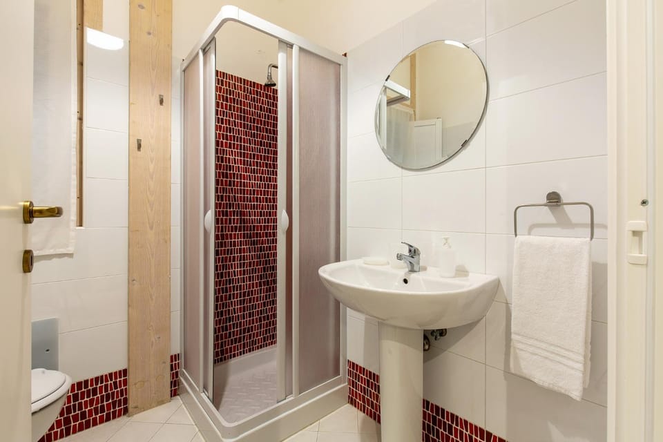 Shower, Bathroom, Decorative detail