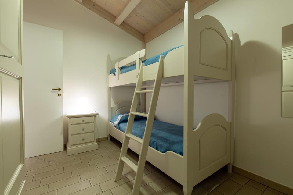 Decorative detail, bunk bed