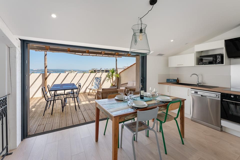 Clim - Parking - Terrasse - BBQ - 5min Centre Sète Apartment in Occitanie