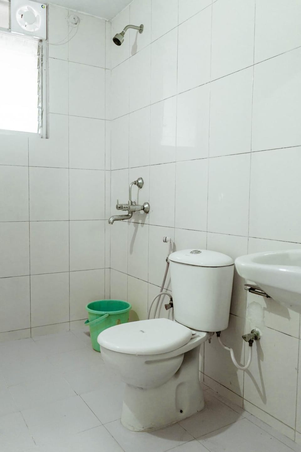 Seashore Serenity 2BHK S650m Stroll Varca Beach Apartment in Benaulim