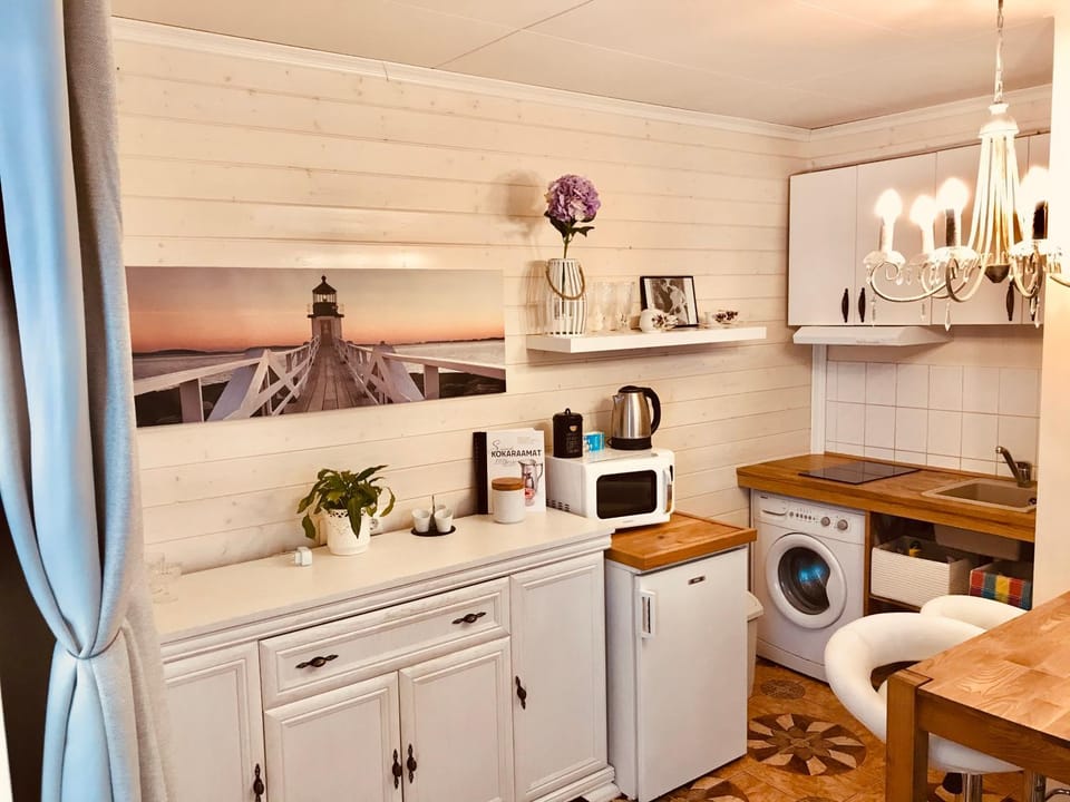 Romantic city studio near the beach, free parking, self check in Apartment in Tallinn