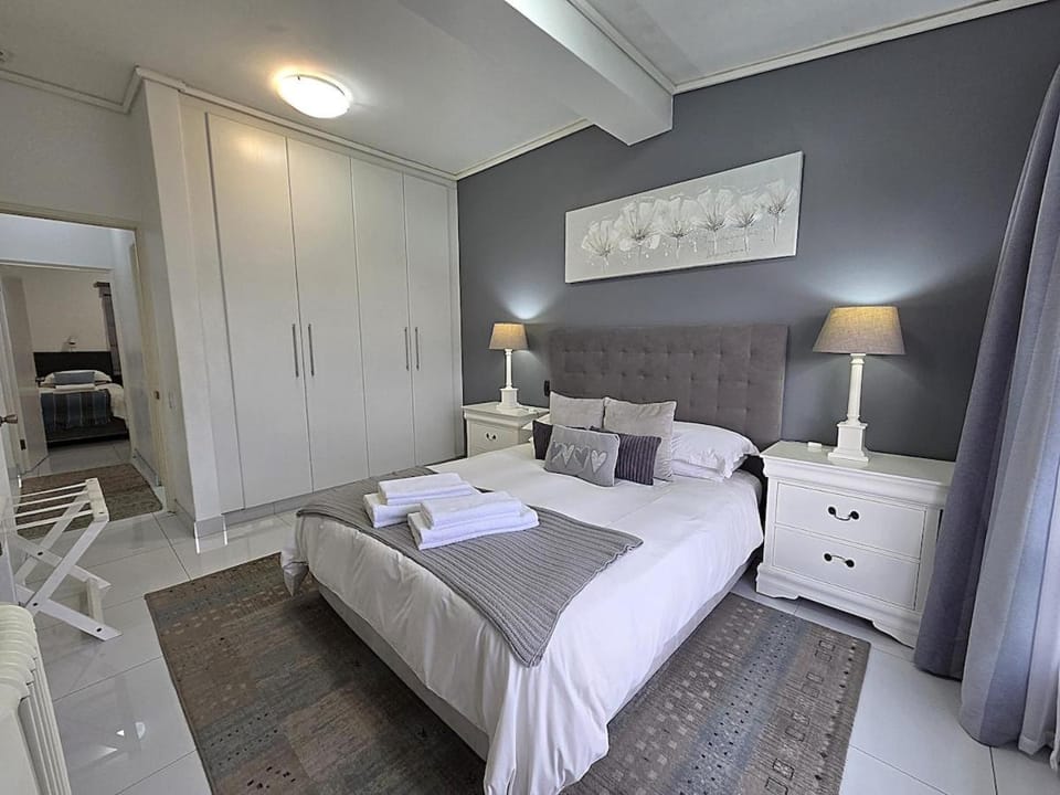 Brookes Hill Suites Sea View Apartment 221 Apartment in Port Elizabeth
