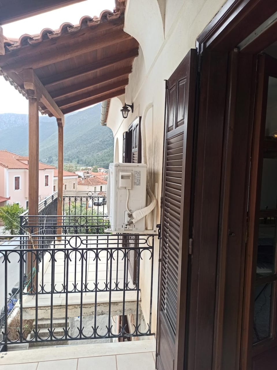 Mika's Samesa House Apartment in Leonidio