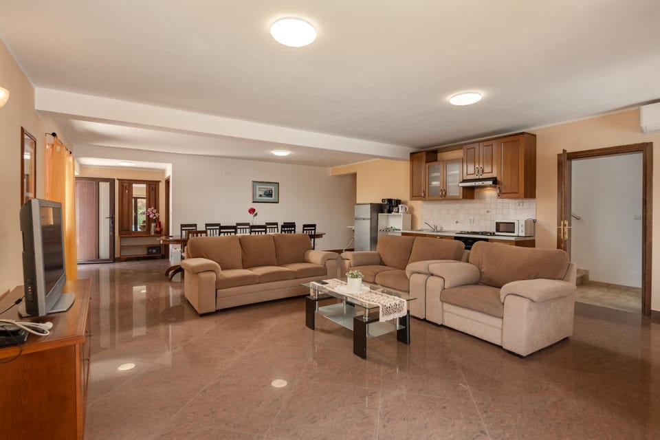 Living room, Dining area