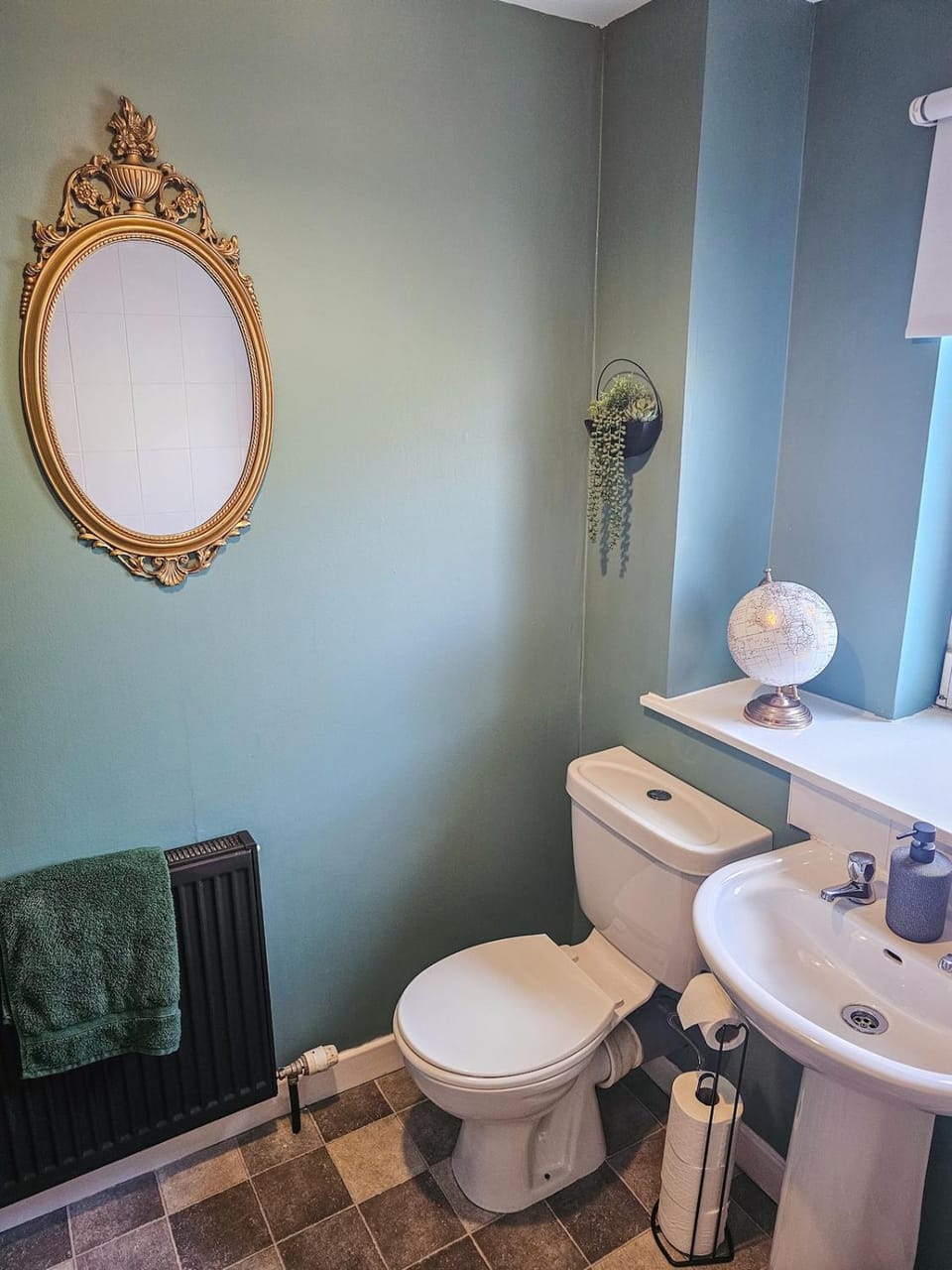 Modern 2 Bed Paisley Near RAH and Airport with Free Parking Apartment in Paisley