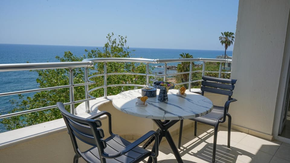 Patio, Day, Natural landscape, View (from property/room), Balcony/Terrace, Dining area, Sea view