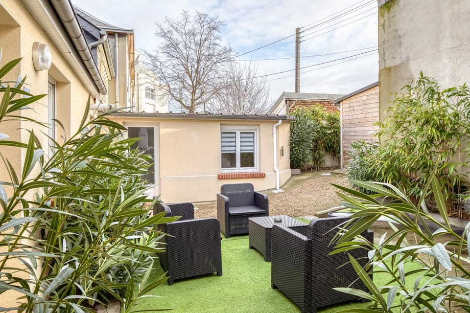 Patio, Garden view