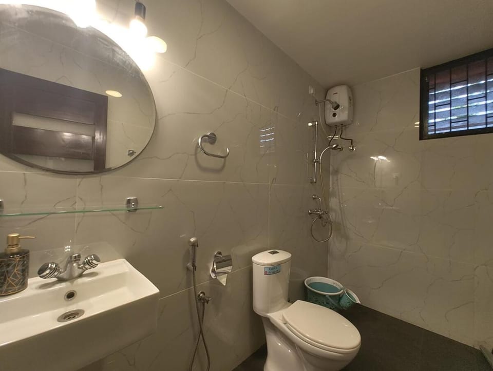 Exquisite 2BHK by the Beach Walk to the Waves Apartment in Benaulim