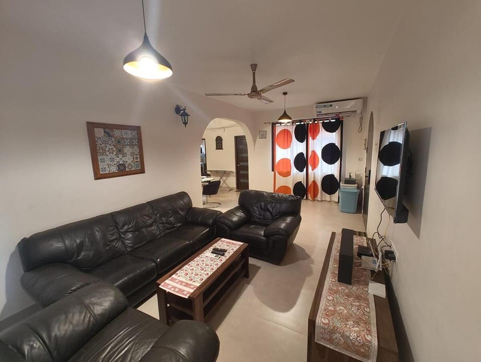 Exquisite 2BHK by the Beach Walk to the Waves Apartment in Benaulim