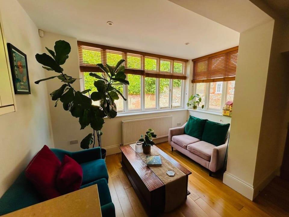 Alresford House - 3 Bedroom Apartment Apartment in Farnham