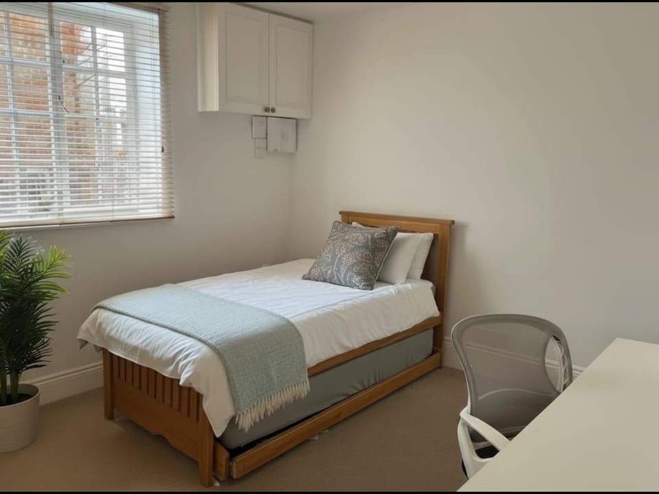 Alresford House - 3 Bedroom Apartment Apartment in Farnham