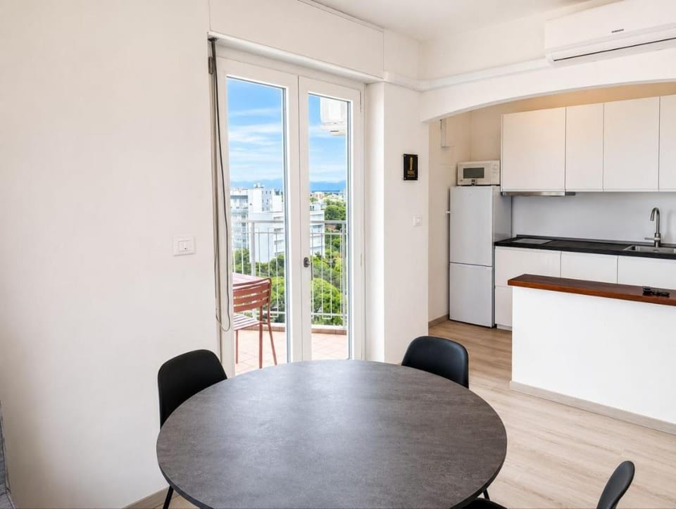 Kitchen or kitchenette, Living room, Seating area