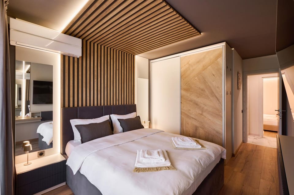 Bed, Bedroom, wardrobe, air conditioner