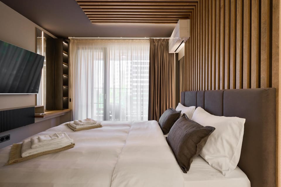 Bed, TV and multimedia, Bedroom, air conditioner