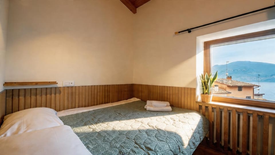 Bed, Photo of the whole room, Bedroom, Mountain view