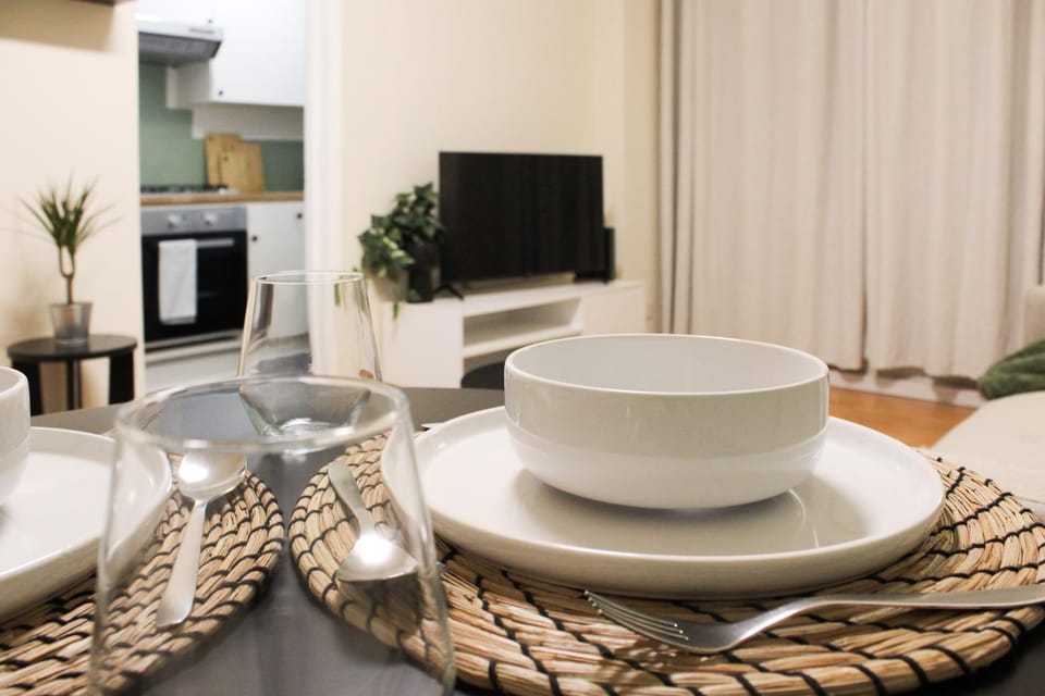 TV and multimedia, Kitchen or kitchenette, Dining area, oven, stove