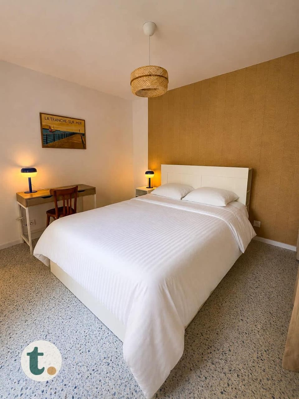 Bed, Photo of the whole room, Bedroom