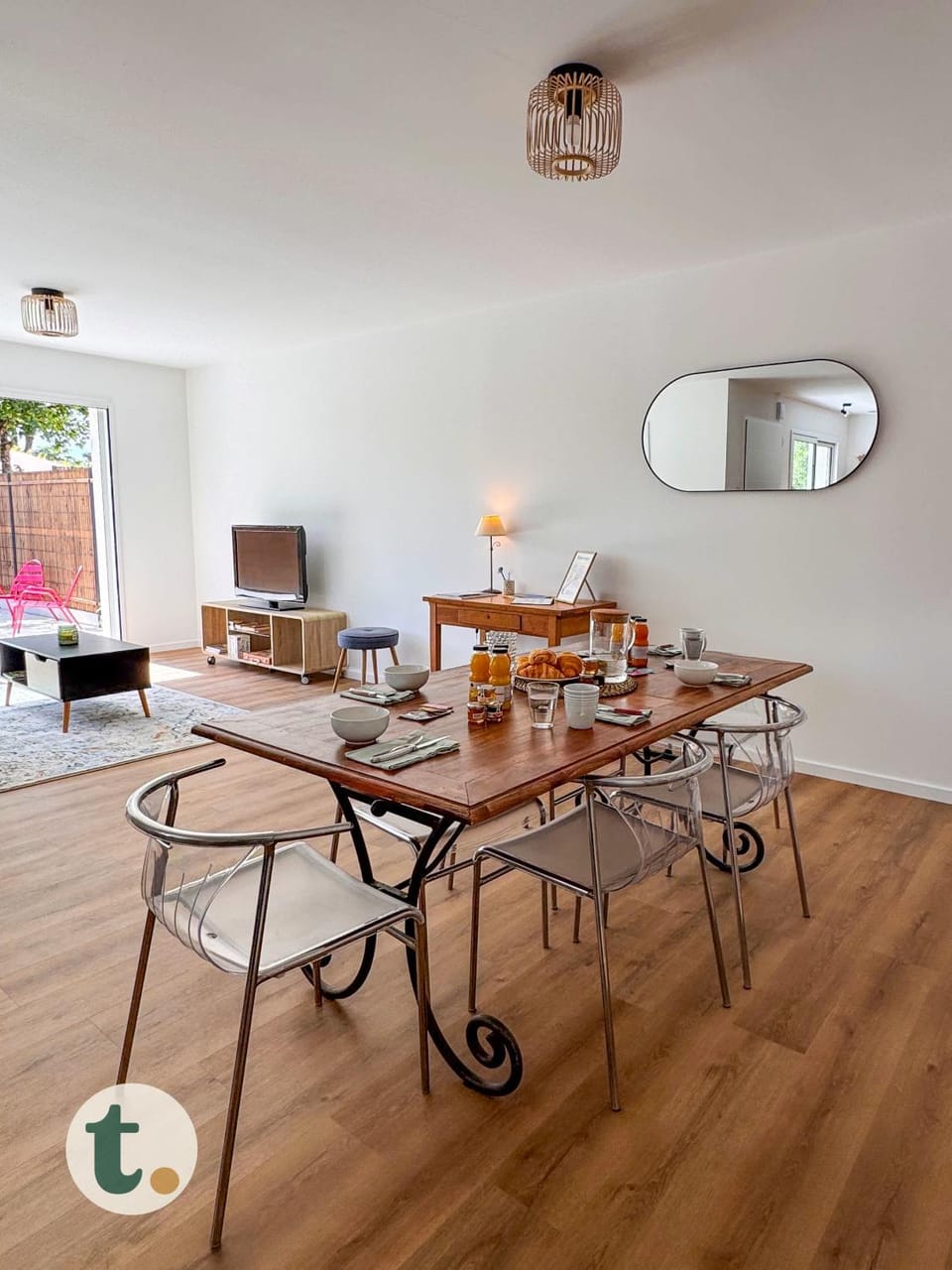 Living room, Dining area