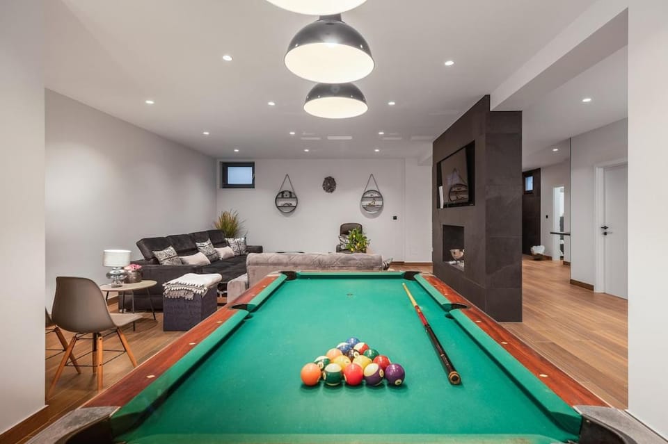 Villa Hota Makarska with pool, hot tub and game room Villa in Makarska