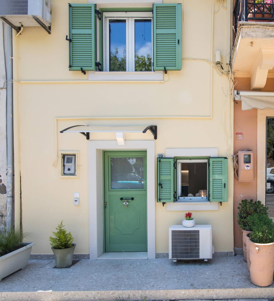 Property building, Facade/entrance