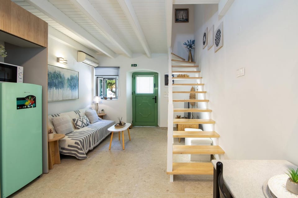 Seating area, kitchen