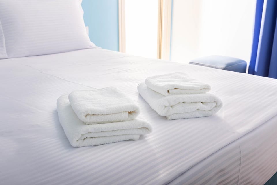 Bedroom, towels