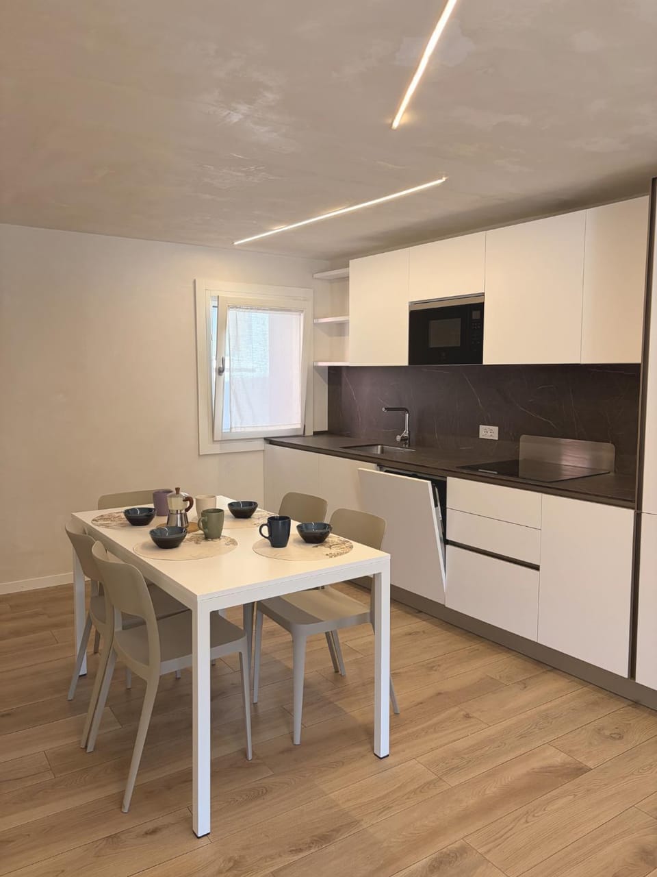 Kitchen or kitchenette, Dining area, pet friendly
