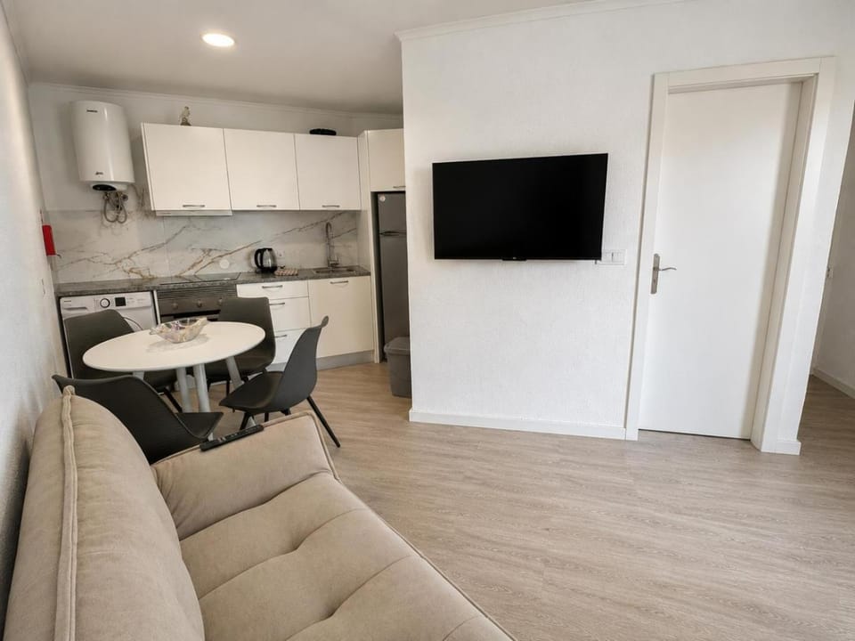 TV and multimedia, Kitchen or kitchenette, Living room, Dining area