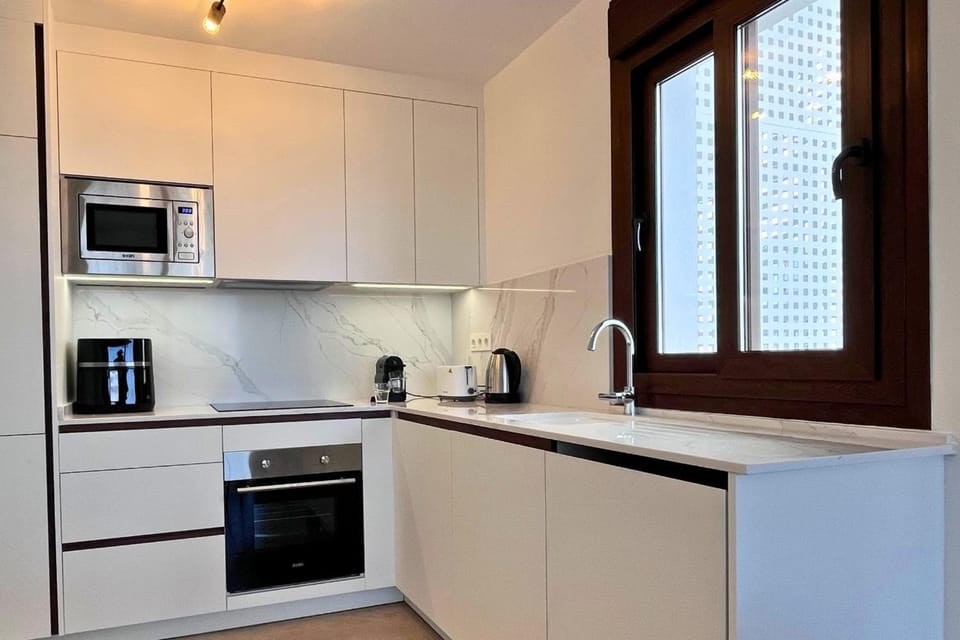 Coffee/tea facilities, Kitchen or kitchenette, dishwasher, oven, stove, toaster