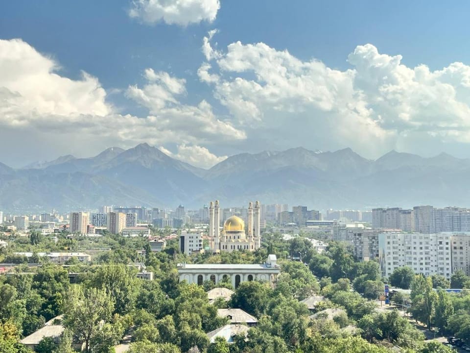 2-х Комнатная квартира с ВИДОМ НА ГОРЫ Apartment in Almaty