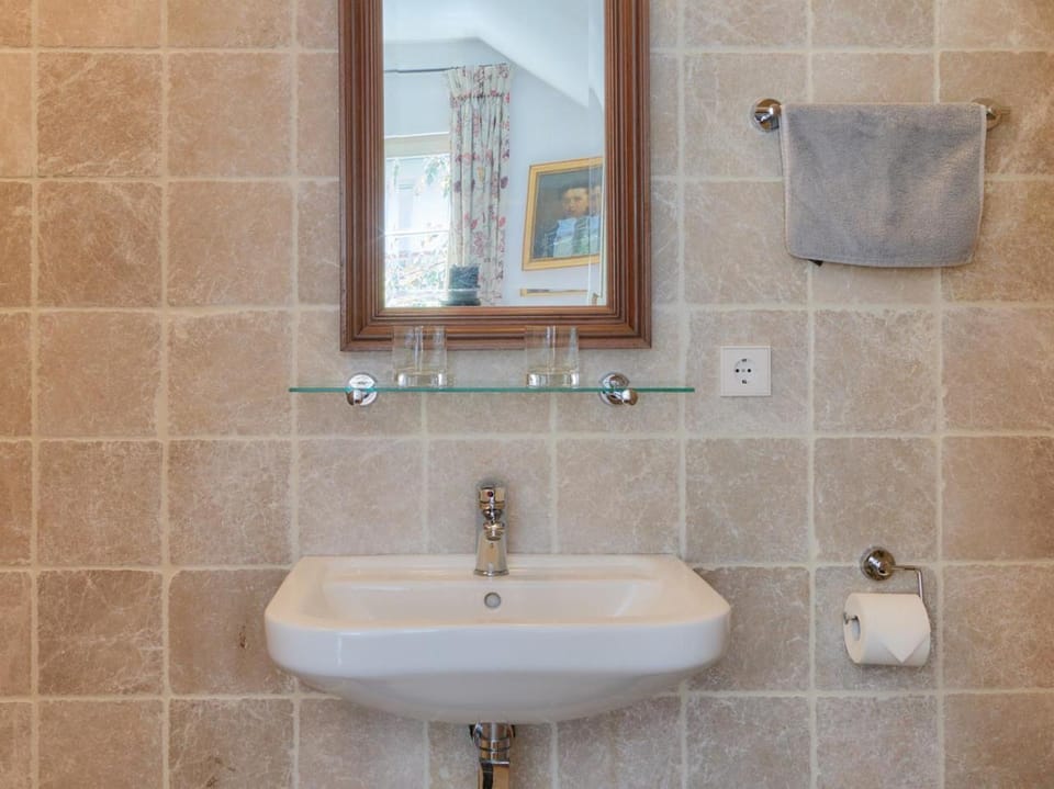 Bathroom, towels