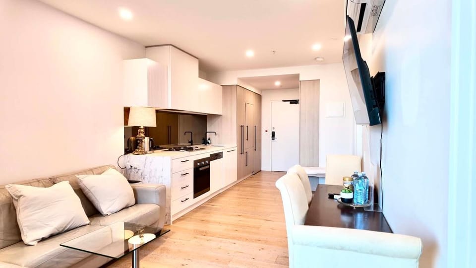 Premium Twin King Ensuites apartment with Double Sofa Bed at M-city Apartment Complex - Infinite Mountain View - Monash Uni & Hospital Clayton, 3168, Victoria, Australia - Free parking, Wifi, Amenities, Tea and Coffee Apartment in City of Monash