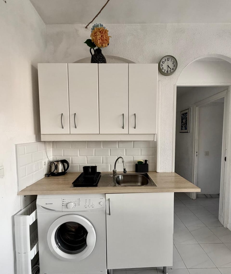 Kitchen or kitchenette, washing machine