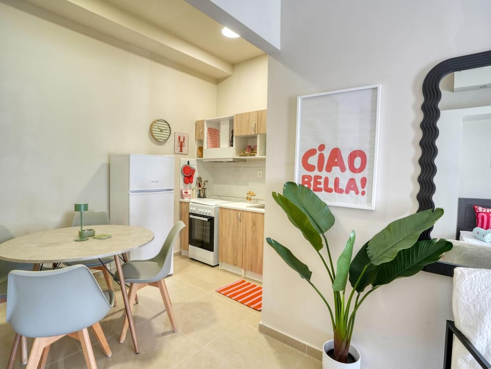 Kitchen or kitchenette, oven, pet friendly, stove