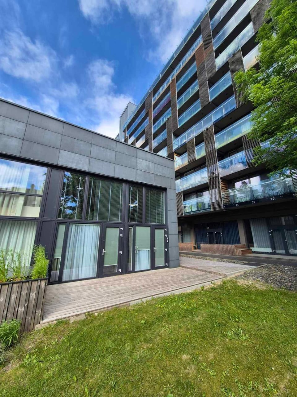 Property building, Garden, Balcony/Terrace, Garden view