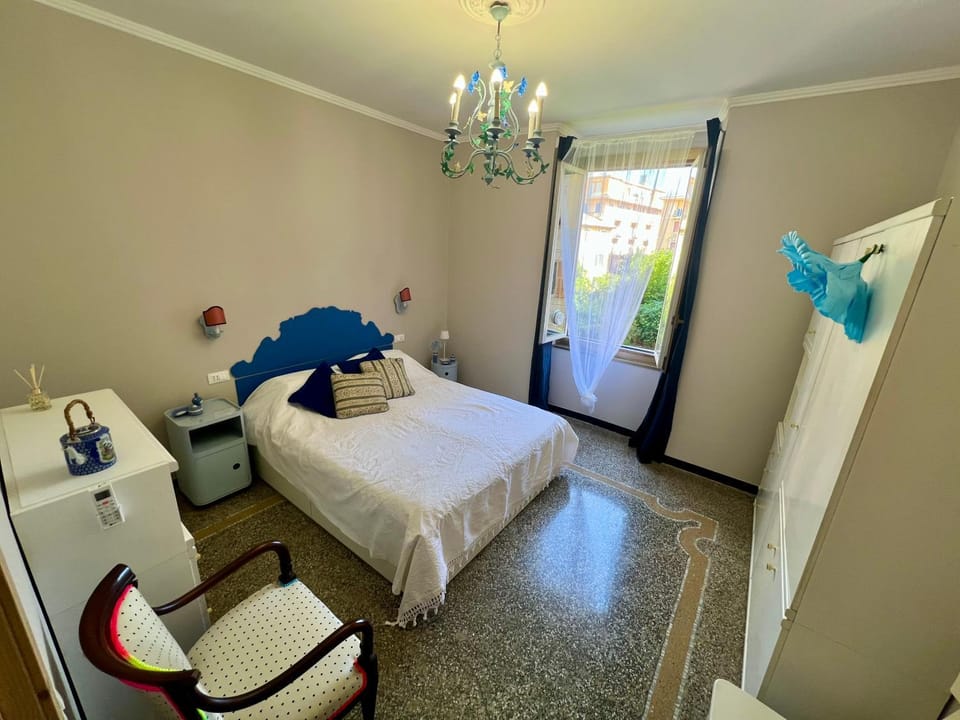 Madame Ricasoli 5 min from the beach Apartment in Genoa